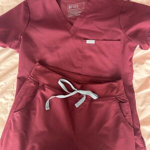 Figs Women’s Maroon Technical Scrub Set